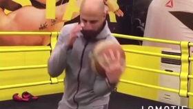 詹俊骂本特克视频,视频揭露球场冲突瞬间