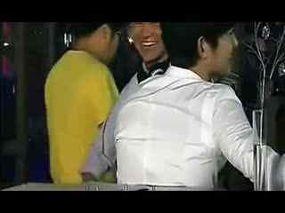 脱戏视频超长吻戏,脱戏版超长吻戏，甜蜜瞬间引网友热议